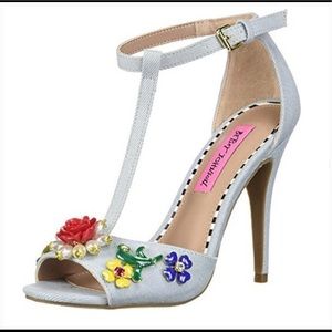 Betsey Johnson Lenox Pump
